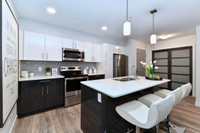 Enjoy the very best of condo living with a full suite of building amenities including fitness centre... (image 6)