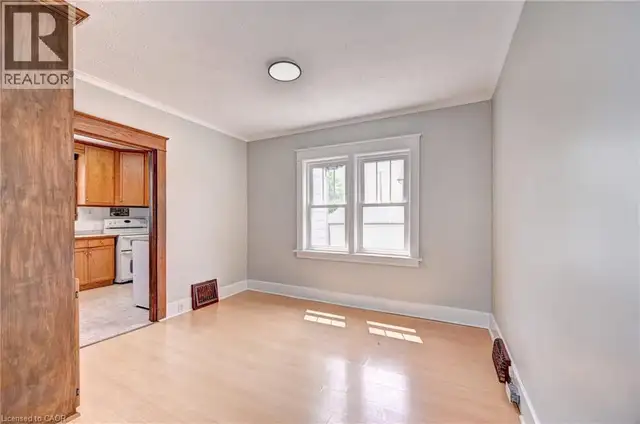 147 COURTLAND Avenue E Kitchener, Ontario in Houses for Sale in Kitchener / Waterloo - Image 8