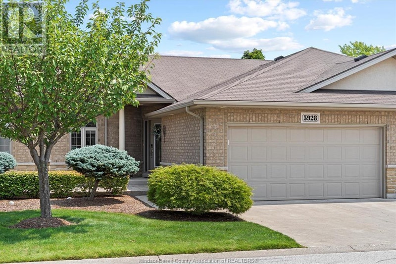 5928 BALLANTRAE CRESCENT Unit 28 Windsor, Ontario Condos for Sale