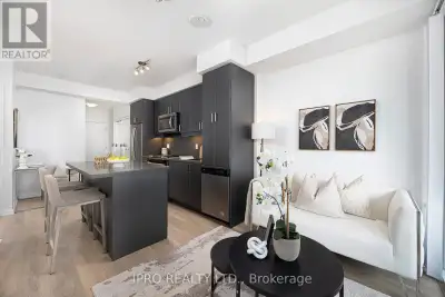 Modern Living In A Prime Location! Luxurious One Bedroom Condo With Bright Spacious Open-Concept Lay...