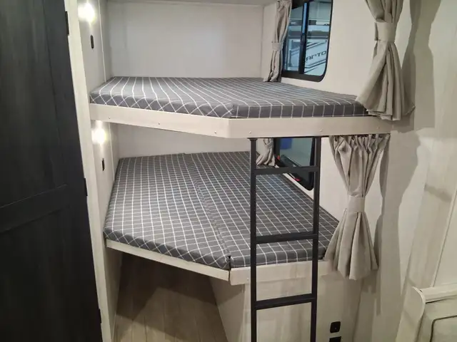 2025 Forest River SURVEYOR 27 CAMP in Travel Trailers & Campers in St. Albert - Image 9