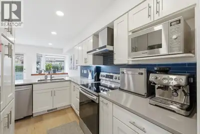 Beautifully renovated 3-bedroom end-unit townhome in the heart of Central Lonsdale. Spacious floorpl...