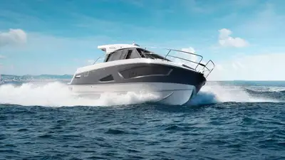 Le Parker Monaco 110, un bateau de 36 pieds, est le premier d'une nouvelle série de bateaux hors-bor...