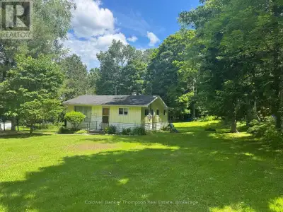 Adorable 2 bedroom plus bonus room. Open concept kitchen/dining/living room. Bonus room can easily b...