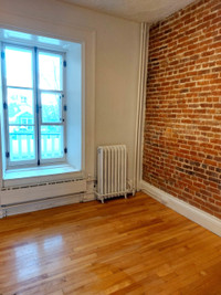 DISPONIBLE DÈS MAINTENANT - 3 1/2 dans le Vieux-Québec Beau 3 1/2 rénové Semi-meublé : Cuisinière et... (image 2)