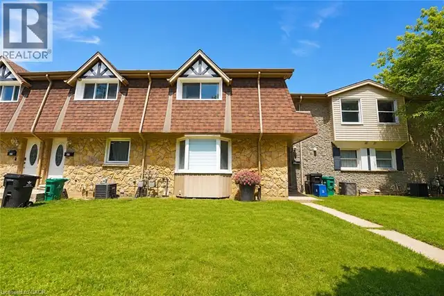 136 JANSEN Avenue Kitchener, Ontario in Long Term Rentals in Kitchener / Waterloo - Image 4