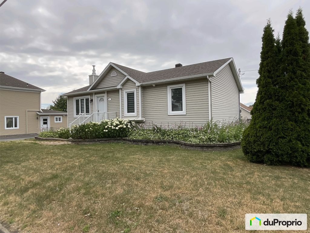 $372,300 - Raised Bungalow for sale in Cap-St-Ignace — photo 2