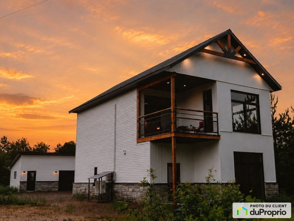 $445,000 - Cottage for sale in La Tuque (Lac-Édouard) — photo 1
