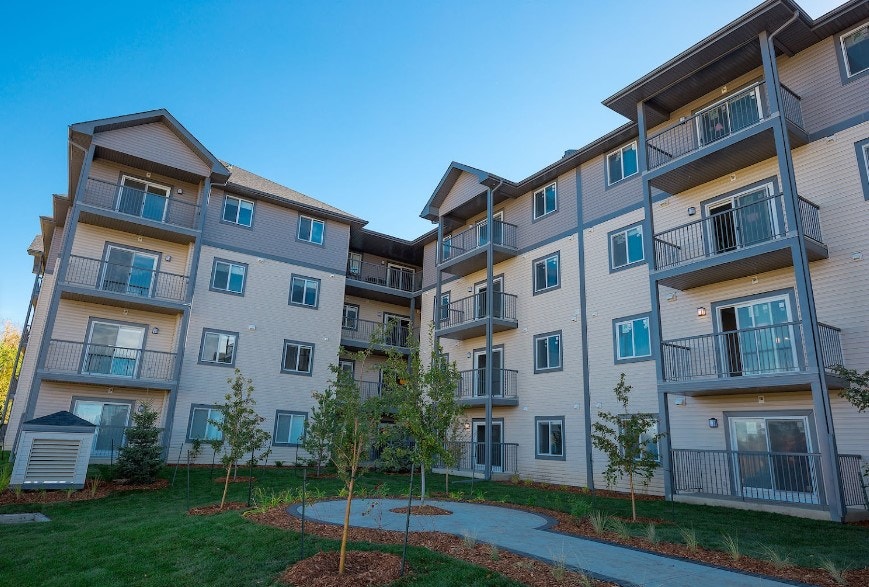 3 Bedroom 2 Bath - HEAT INCLUDED starting at $1895 2