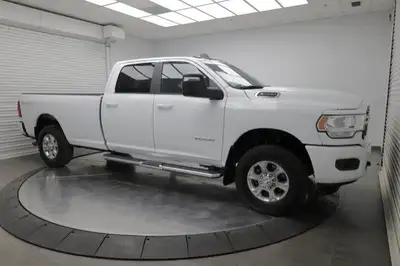 NAVIGATION SYSTEM, SPORT APPEARANCE PACKAGE, REAR AUTO-LEVELLING AIR SUSPENSION, BLACK PREMIUM CLOTH...