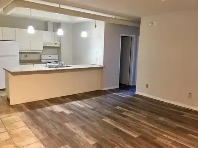 Large Uptown Waterloo Two Bedroom Suite Available!!