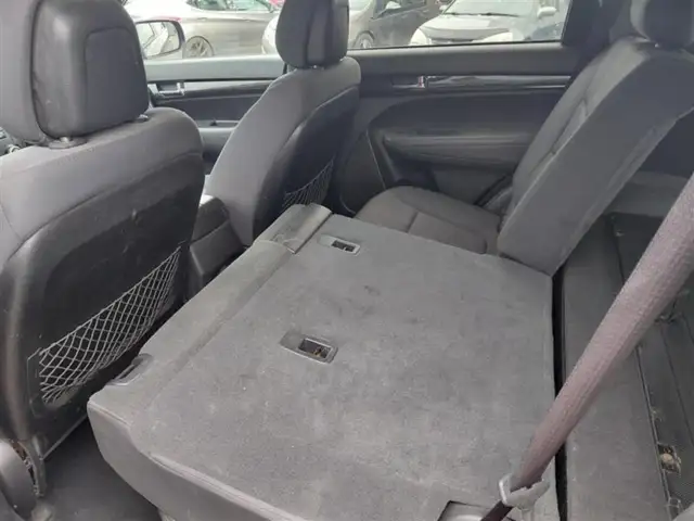 2012 KIA Sorento LX in Cars & Trucks in Drummondville - Image 11