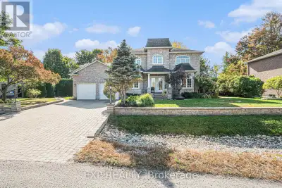 YOUR CASTLE AWAITS! Welcome to 150 Topaze Avenue in Navan, a magnificent 5-bedroom home (4+1) situat...