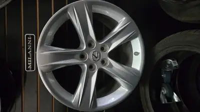 Rims are in excellent almost new condition perfect for winter and also comes with oem tpms sensors....