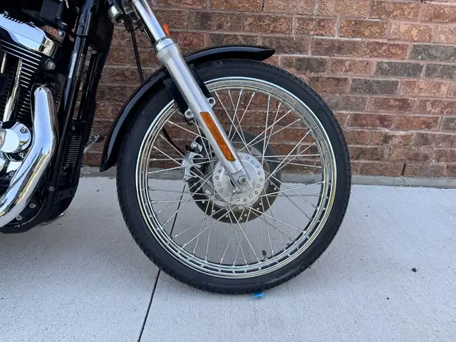 2006 Harley-Davidson XL1200C Custom **CANADIAN BIKE** **LOW KM** in Street, Cruisers & Choppers in Markham / York Region - Image 8