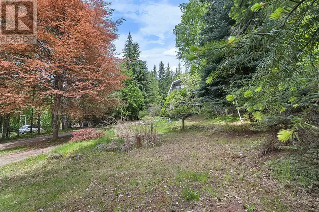 426 ASPEN Road Riondel, British Columbia62854408006529122