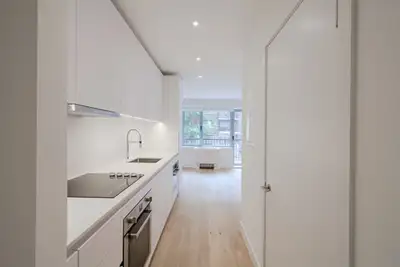 Renovated Akelius studio apartment for rent. Located near Drummond & Doctor Penfield in the Ville Ma...