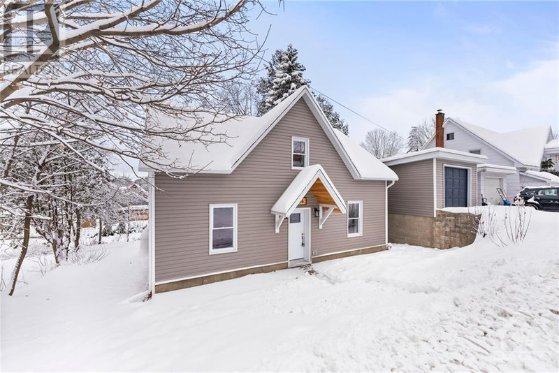 164 BONNECHERE STREET W Eganville, Ontario Houses for Sale Renfrew