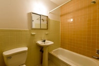 Akelius one bedroom apartment for rent. Located near Ch. de la Côte-Des-Neiges in the Cote-des-Neige... (image 4)