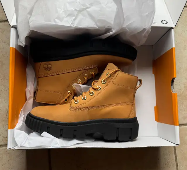 Timberland New Waterproof Women's Greyfield Leather 6 Inch Boots in Women's - Shoes in City of Toronto - Image 3