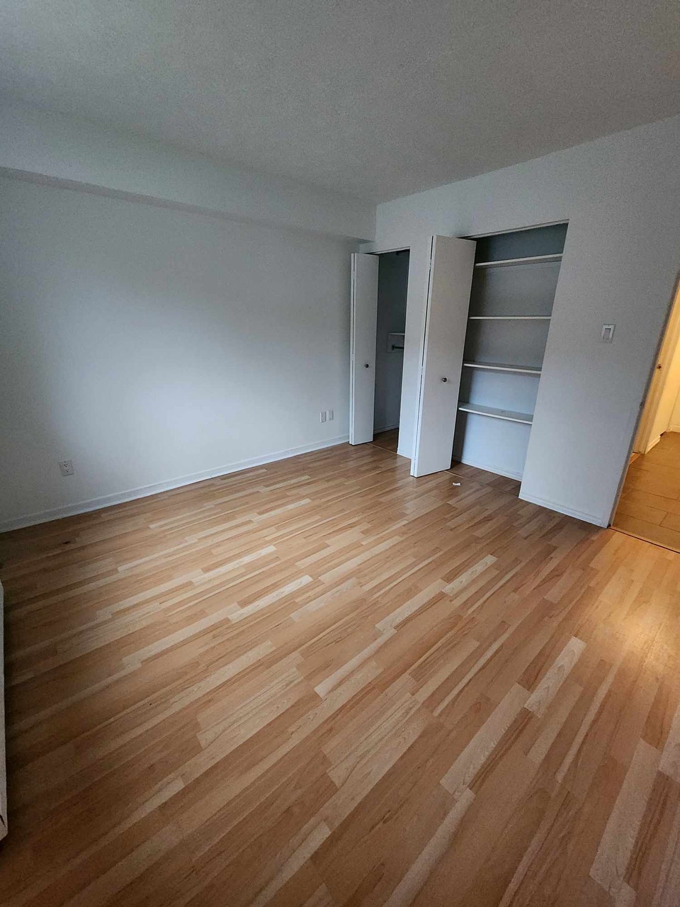 3 ½ - Situé dans le quartier Nord (rue McGregor) 5