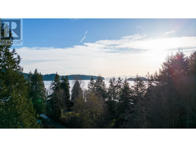 942 TRANT ROAD Gibsons, British Columbia in Houses for Sale in Sunshine Coast - Image 4
