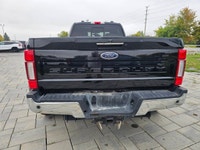 2020 Ford Super Duty F-450 Lariat 4WD Crew Cab Dually with 188,050 km! Powered by the 6.7L Power Str... (image 5)