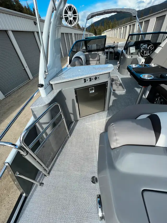 2023 Avalon LSZ Quad Lounger in Powerboats & Motorboats in Kelowna - Image 6