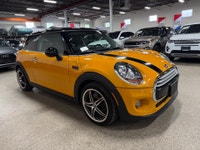 WOW! WHAT A CAR! BMW/MINI DEALER TRADE-IN! LOCAL ONTARIO CAR! SERVICE RECORDS! 3 DOOR COOPER 1.5L 3... (image 5)