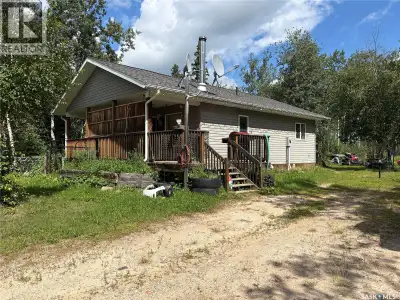 Located in the sought-after Sunset Cove neighbourhood on Cowan Lake, this bungalow-style cabin offer...