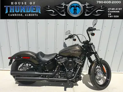 The Street Bob® motorcycle gives you the two-fists-in-the-wind riding experience stripped down to th...