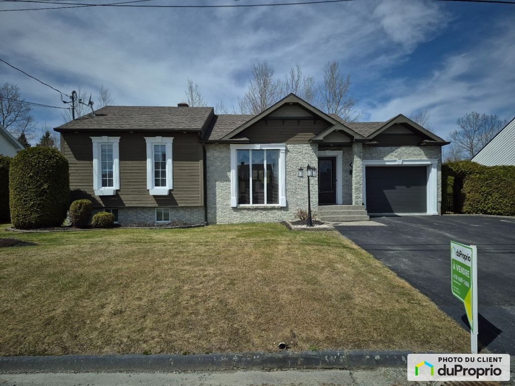 $395,000 - Bungalow for sale in Thetford Mines — photo 1