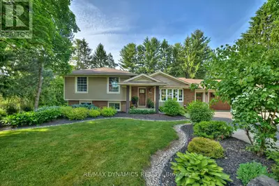 Elegant Country Living in Prestigious Pelham! Set gracefully between the charming communities of Rid...