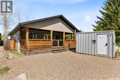 Escape to lake life at beautiful Grandview Beach! This charming 4-season cabin offers the perfect bl...