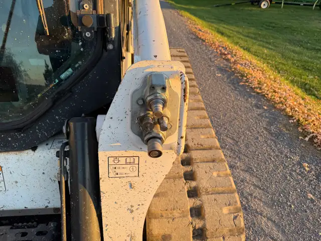 2019 BOBCAT T740 Tracked Skid Steer , Low Hours ! in Heavy Equipment in Ottawa - Image 10