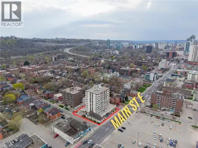 Welcome to Hunters Green Condominiums, ideally located in the vibrant Stinson neighbourhood. This br...