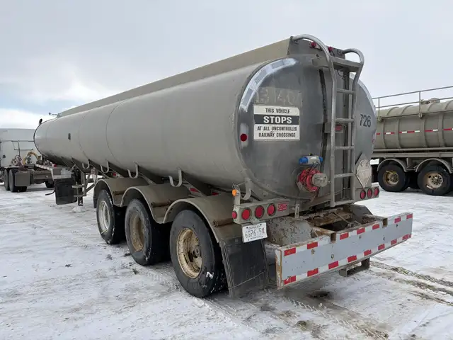 2008 HUTCHINSON TC 406 CRUDE in Heavy Trucks in Lethbridge - Image 8