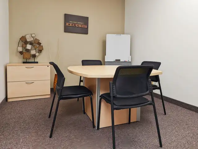 Coworking space for rent in Glen Abbey in Commercial & Office Space for Rent in Oakville / Halton Region - Image 8