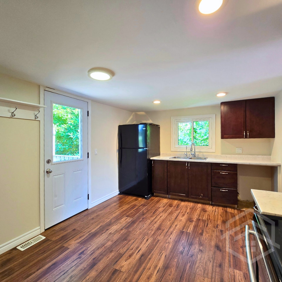 3-Bedroom with a Heated Shop!! 5