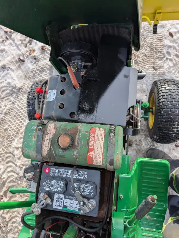 RECUCED: John Deere 112 with Front blade in Lawnmowers & Leaf Blowers in Red Deer - Image 8