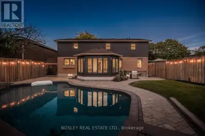 SANDRINGHAM SHOWSTOPPER! Welcome to 601 Sandringham Drive in Waterloo-an impressive two-storey famil...