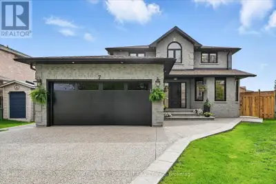 Welcome to 7 Grandview Avenue! Nestled in one of Stoney Creek's sought-after lakefront beach communi...