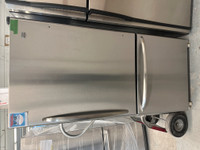 8832- Réfrigérateur Maytag acier inox congélateur en bas fridge