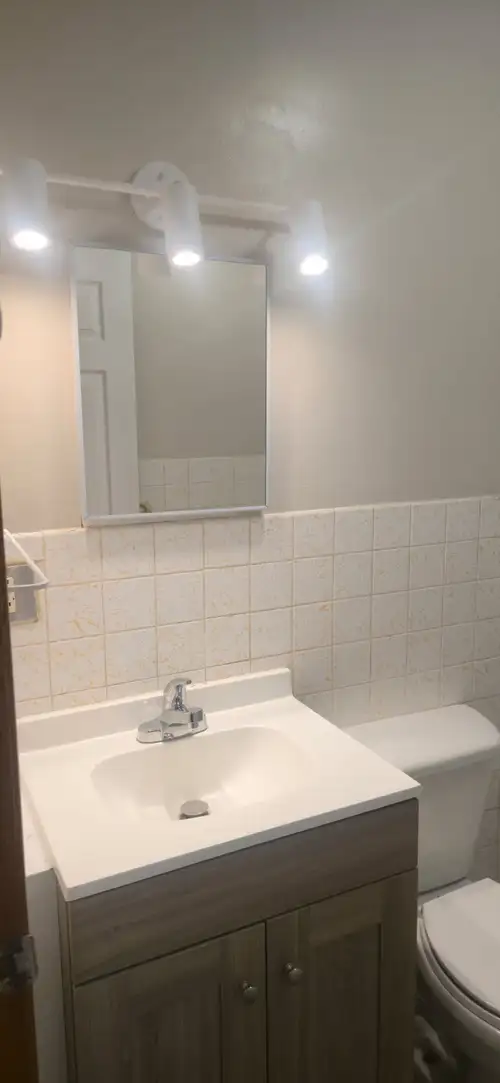 Hillside Court newly upgraded 2 bedroom apt ,fridge ,range ,parking ,snow removal ,coin laundry room...