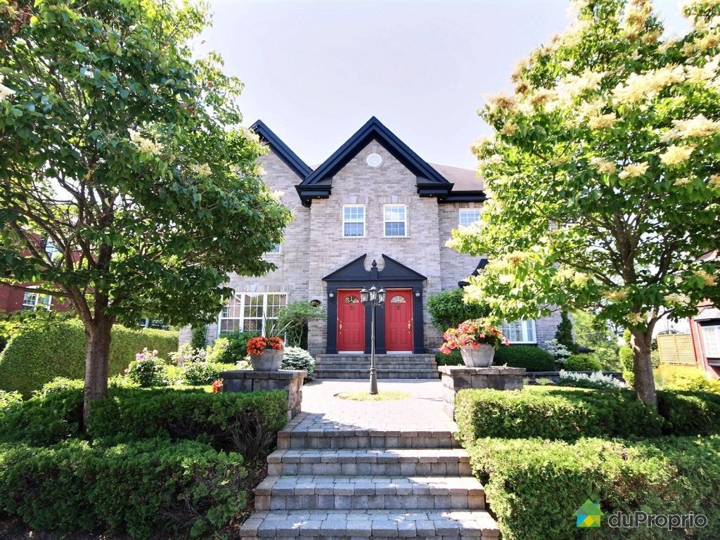 $655,000 - Semi-detached in Sherbrooke (Jacques-Cartier) — photo 2