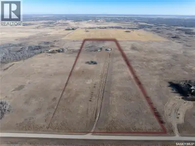 Excellent opportunity to own 40 acres only 40 km from Saskatoon and 15 km from Delisle. This gently...