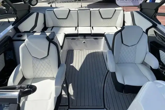 2025 Yamaha 252SE Mist Grey | Trailer included | Yamaha Cash reb in Powerboats & Motorboats in Kawartha Lakes - Image 18