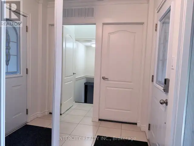 36 STRATHBURN BOULEVARD Toronto (Humberlea-Pelmo Park), Ontario in Long Term Rentals in City of Toronto - Image 5