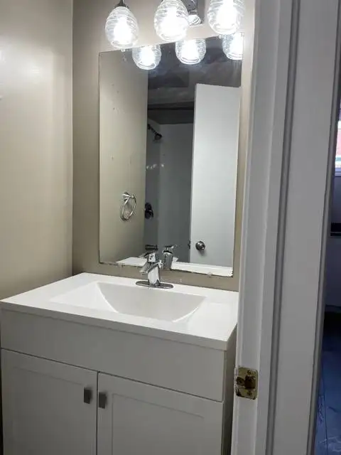 5 Spacious Student Bedroom Available on Noecker St! (Unit B) in Long Term Rentals in Kitchener / Waterloo - Image 10