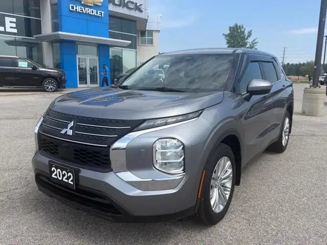 2022 Mitsubishi Outlander ES One Owner // 7-Passenger // AWD...